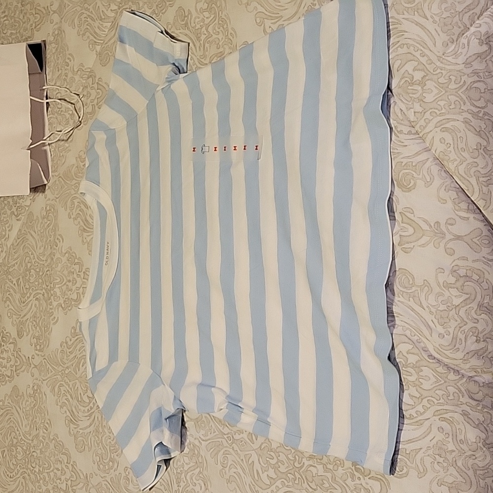 Old Navy Everywear tee- blue and white strip nwt